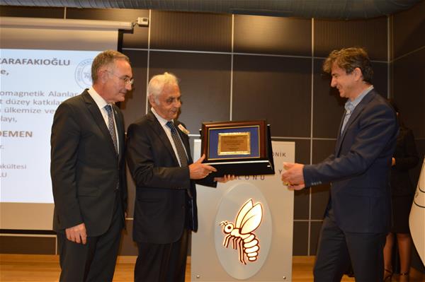 2018 Bilim Ödülü Ord. Prof. Bedri Karafakıoğlu Bilim Ödülü : 2018 yılında Prof. Dr. Mithat İdemen'e verilirken